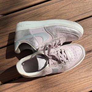 Women’s Silver and Mauve Nike Airforce 1 ‘07 Sneakers with Metallic Accents